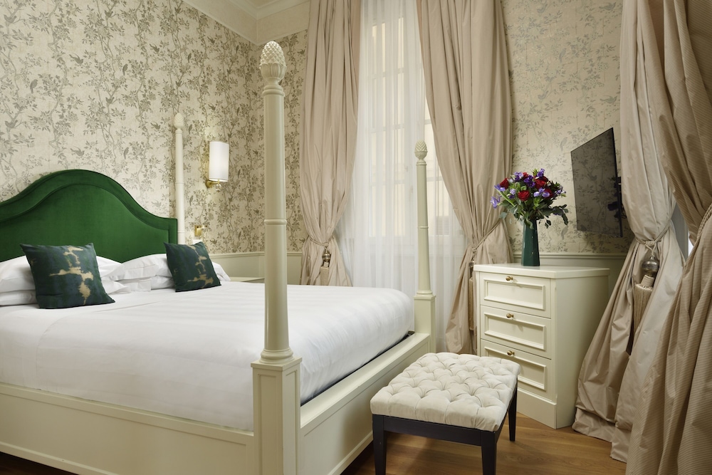 San Firenze Suites & Spa — Hotel rooms in Florence, Tuscany