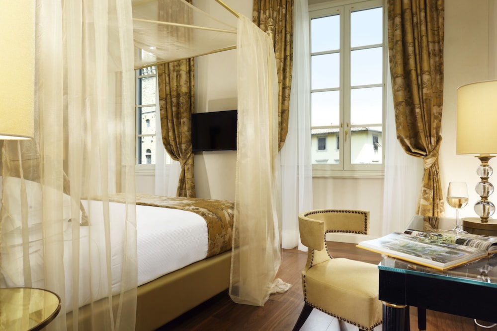 San Firenze Suites & Spa — Hotel rooms in Florence, Tuscany