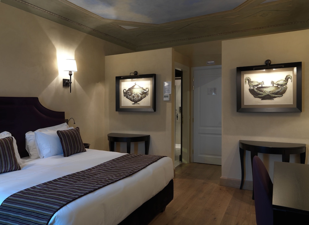 San Firenze Suites & Spa — Hotel rooms in Florence, Tuscany
