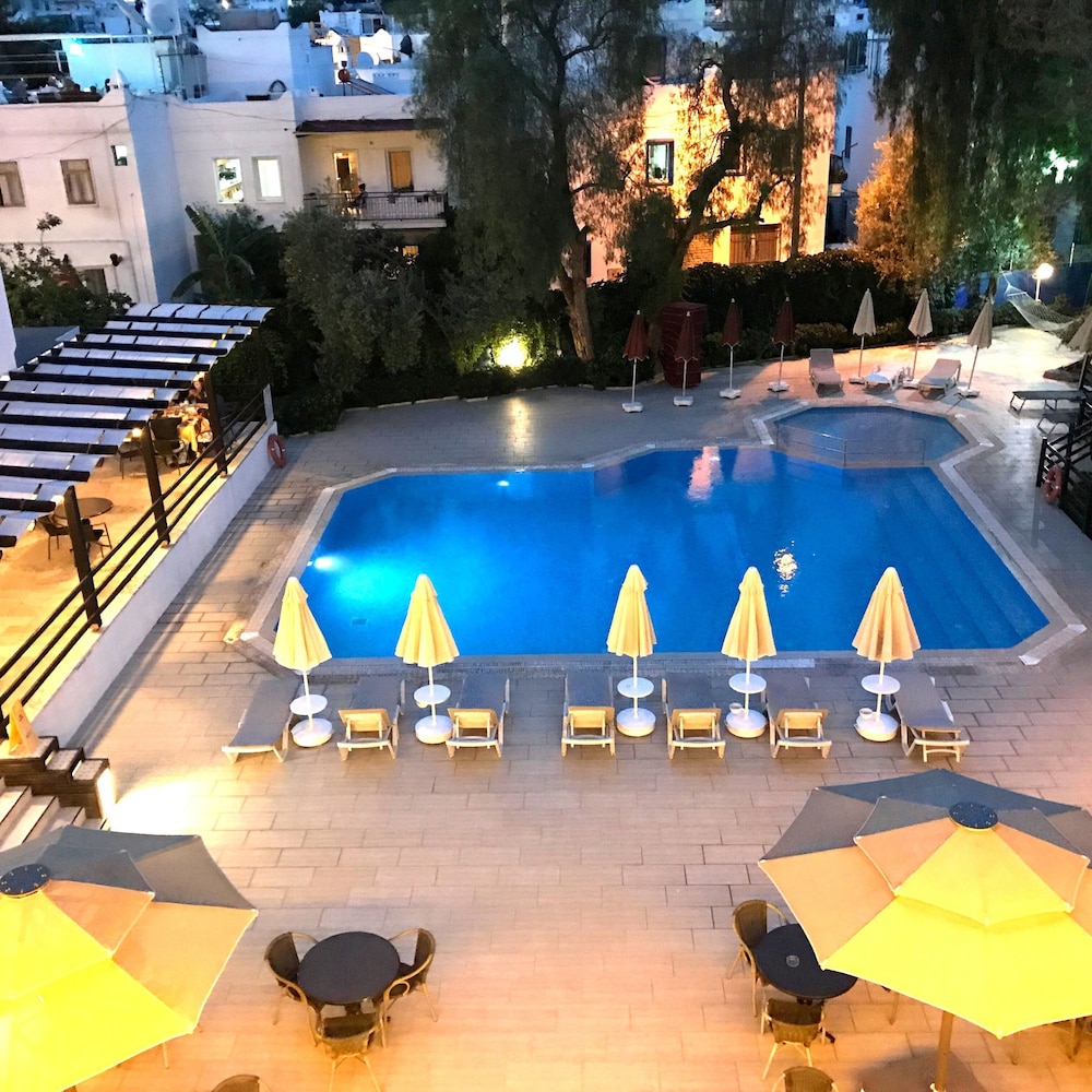 Otel Atrium — Swimming pool in Bodrum, Mugla