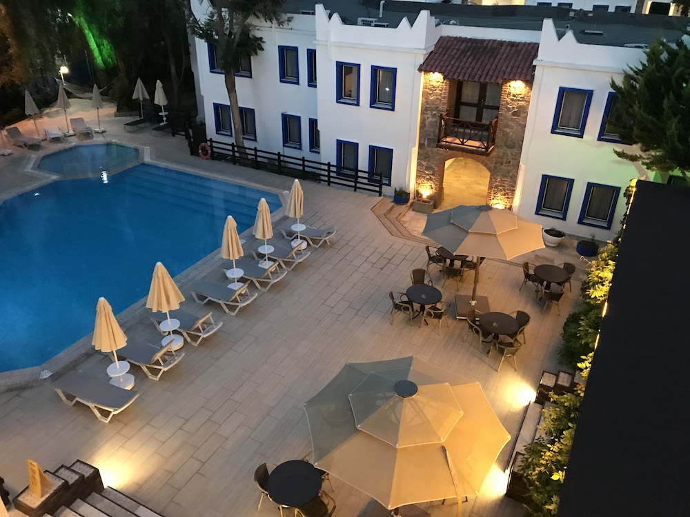 Otel Atrium — Swimming pool in Bodrum, Mugla