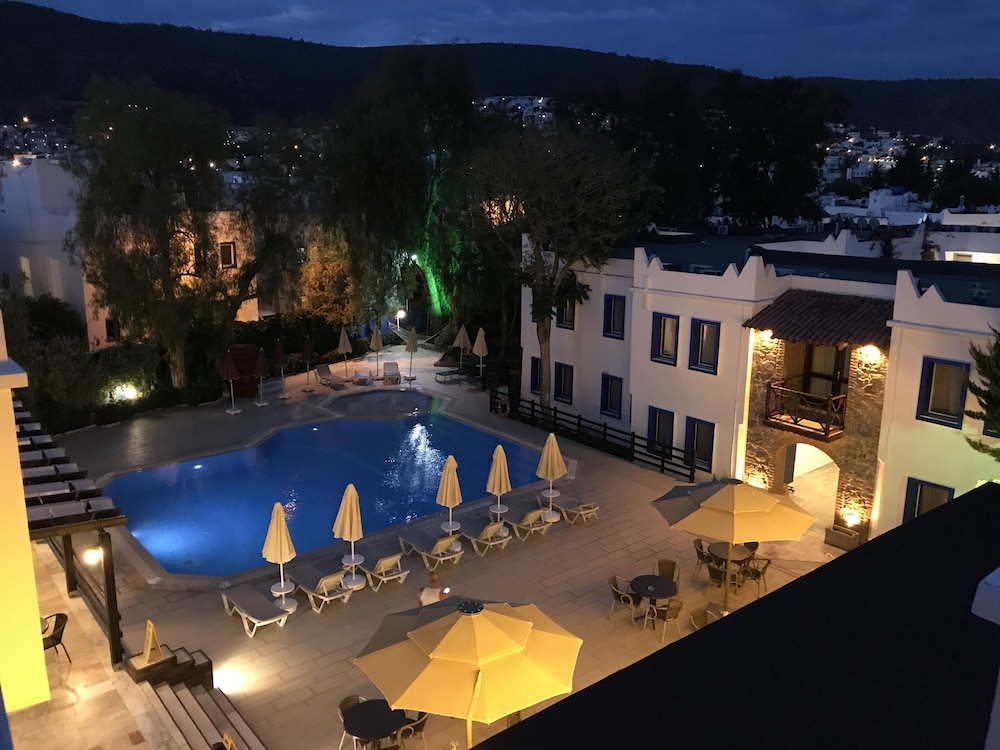 Otel Atrium — Swimming pool in Bodrum, Mugla