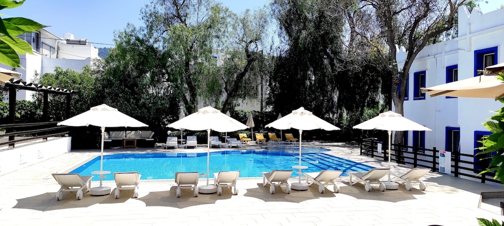Otel Atrium — Swimming pool in Bodrum, Mugla