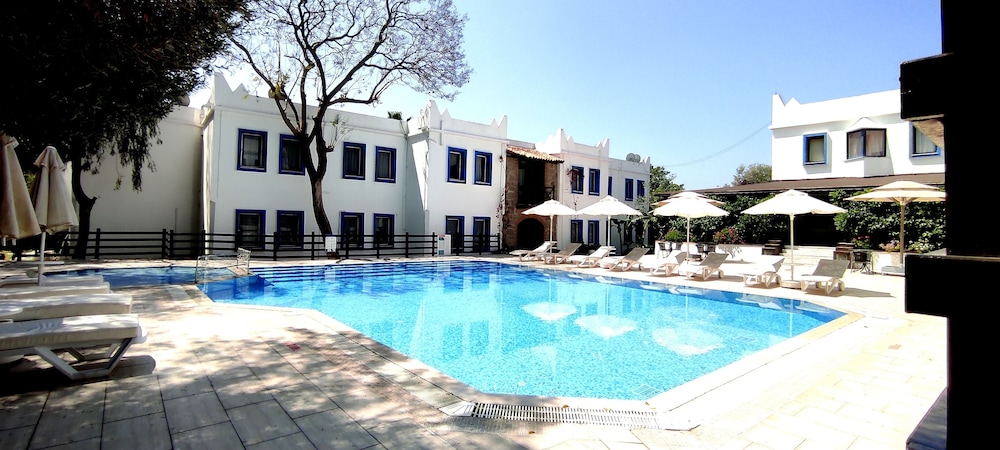 Otel Atrium — Swimming pool in Bodrum, Mugla