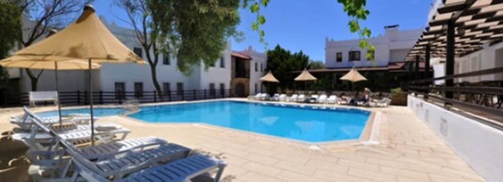 Otel Atrium — Swimming pool in Bodrum, Mugla