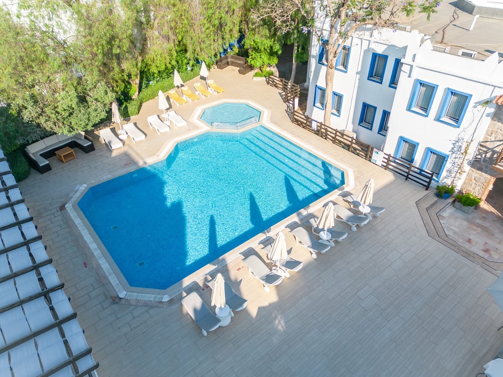Otel Atrium — Swimming pool in Bodrum, Mugla