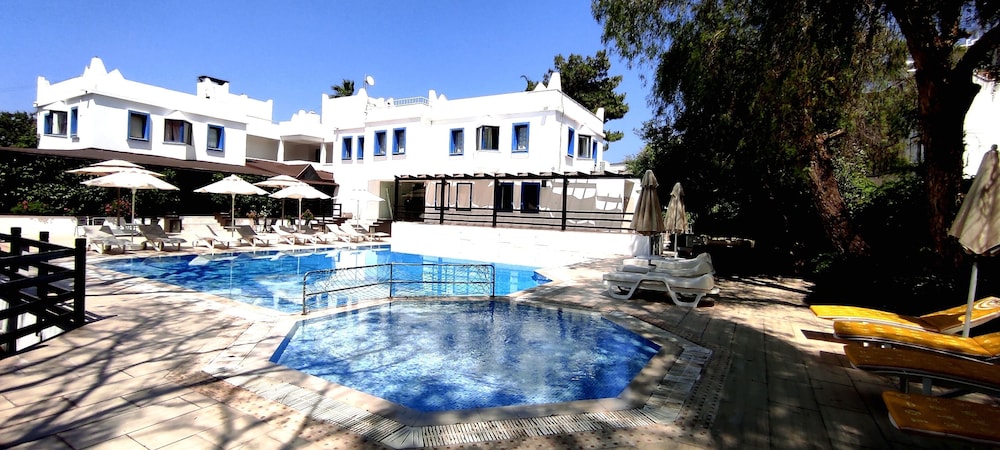 Otel Atrium — Swimming pool in Bodrum, Mugla