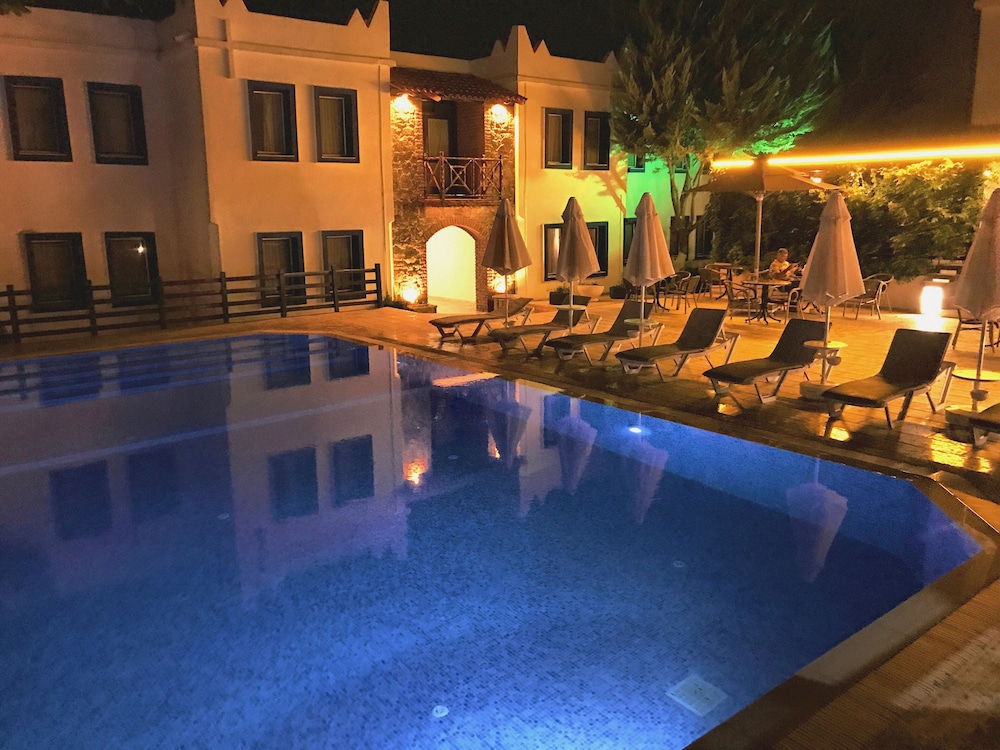 Otel Atrium — Swimming pool in Bodrum, Mugla
