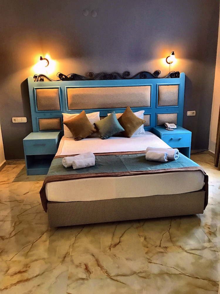 Otel Atrium — Hotel rooms in Bodrum, Mugla