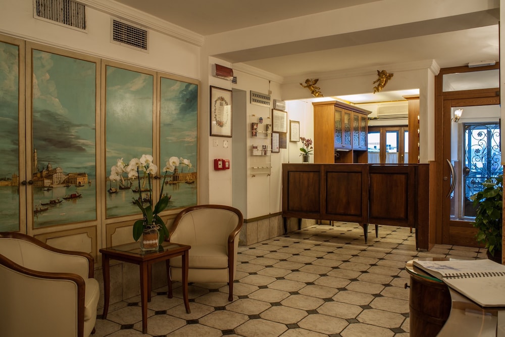 Pensione Wildner — Hotel building in Venice, Veneto