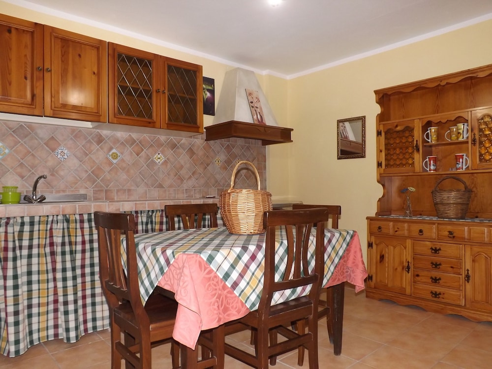 Albergo Diffuso Borgo Santa Caterina "Quartiere Ebraico" — Hotel rooms in Castiglione di Sicilia, Sicily
