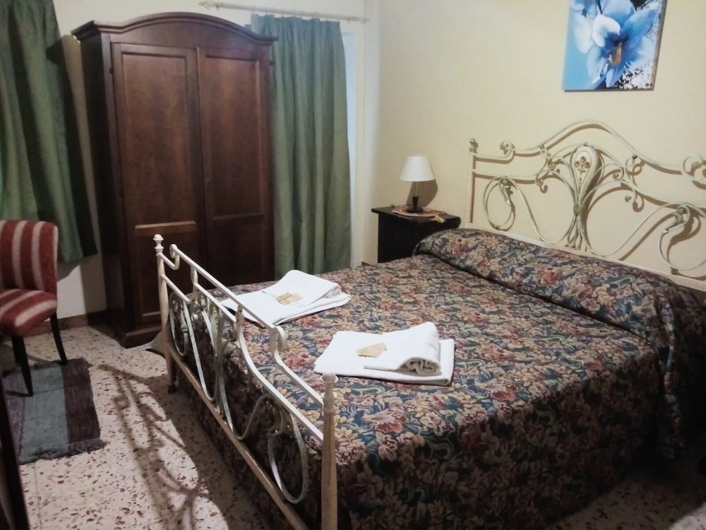Albergo Diffuso Borgo Santa Caterina "Quartiere Ebraico" — Hotel rooms in Castiglione di Sicilia, Sicily
