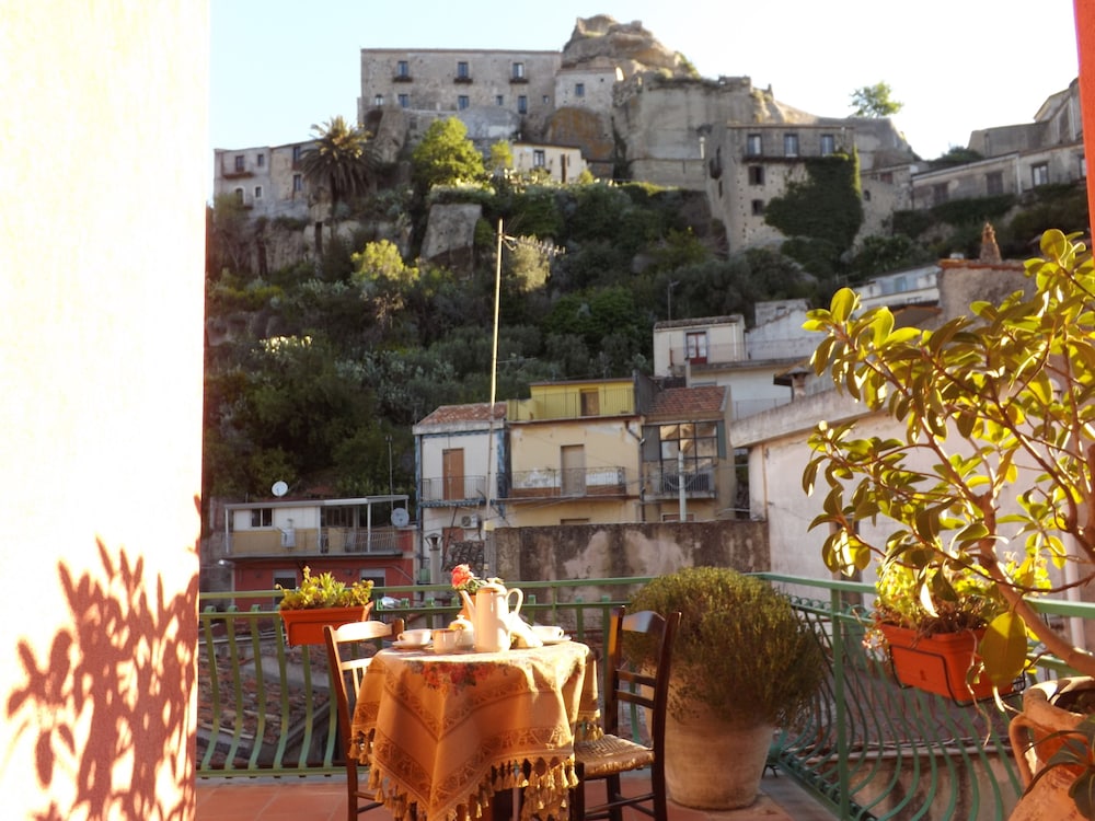 Albergo Diffuso Borgo Santa Caterina "Quartiere Ebraico" — Restaurant & bars in Castiglione di Sicilia, Sicily