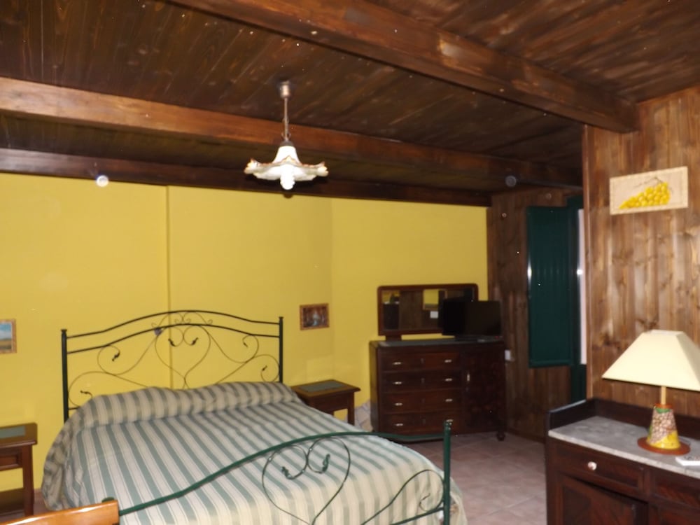Albergo Diffuso Borgo Santa Caterina "Quartiere Ebraico" — Hotel rooms in Castiglione di Sicilia, Sicily