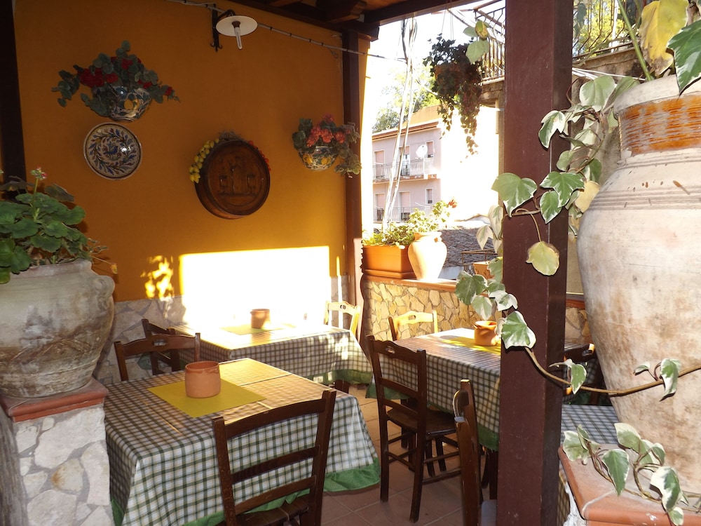 Albergo Diffuso Borgo Santa Caterina "Quartiere Ebraico" — Restaurant & bars in Castiglione di Sicilia, Sicily