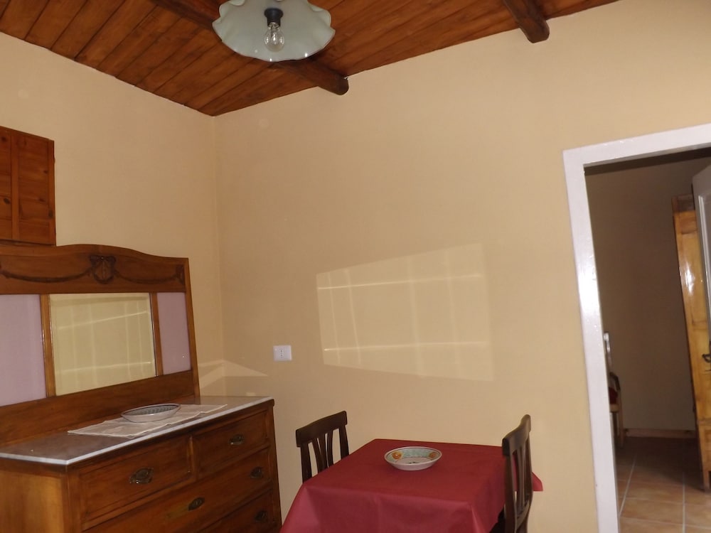 Albergo Diffuso Borgo Santa Caterina "Quartiere Ebraico" — Hotel rooms in Castiglione di Sicilia, Sicily