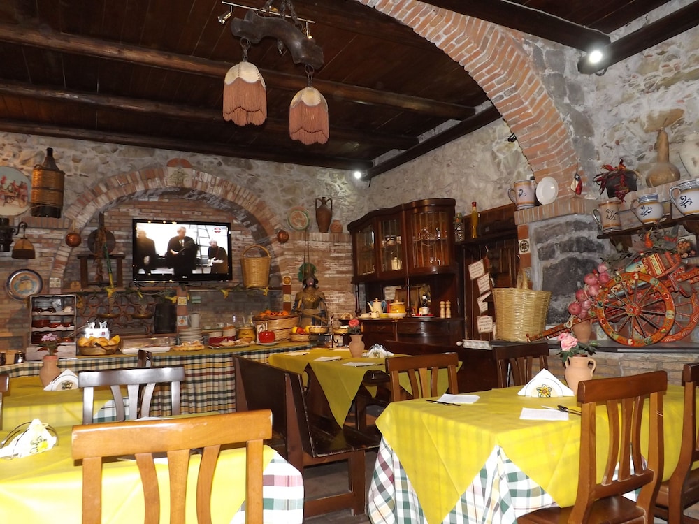 Albergo Diffuso Borgo Santa Caterina "Quartiere Ebraico" — Restaurant & bars in Castiglione di Sicilia, Sicily