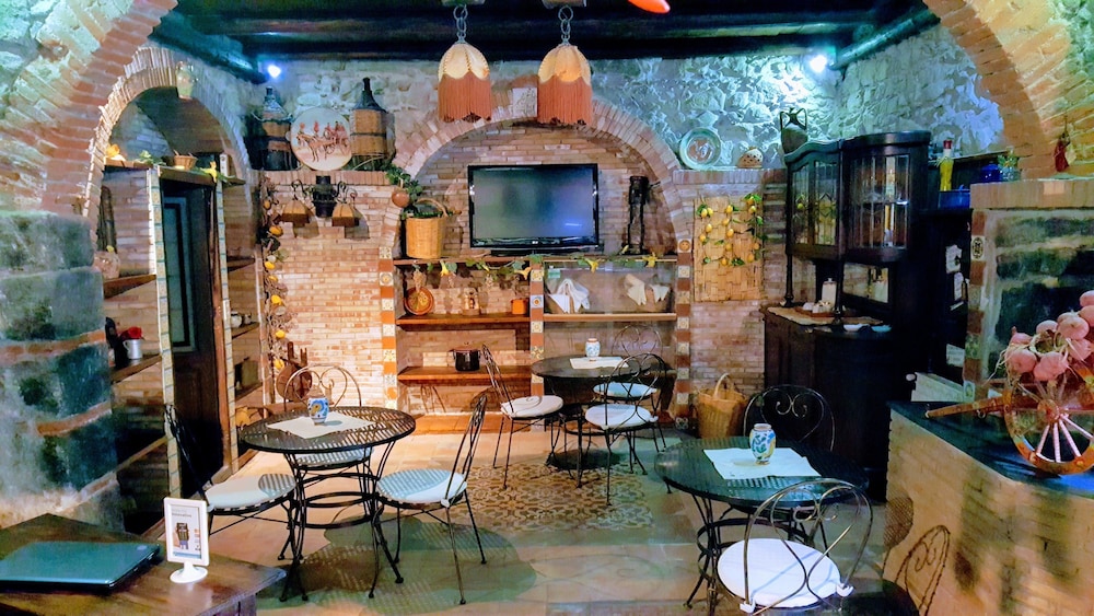 Albergo Diffuso Borgo Santa Caterina "Quartiere Ebraico" — Restaurant & bars in Castiglione di Sicilia, Sicily