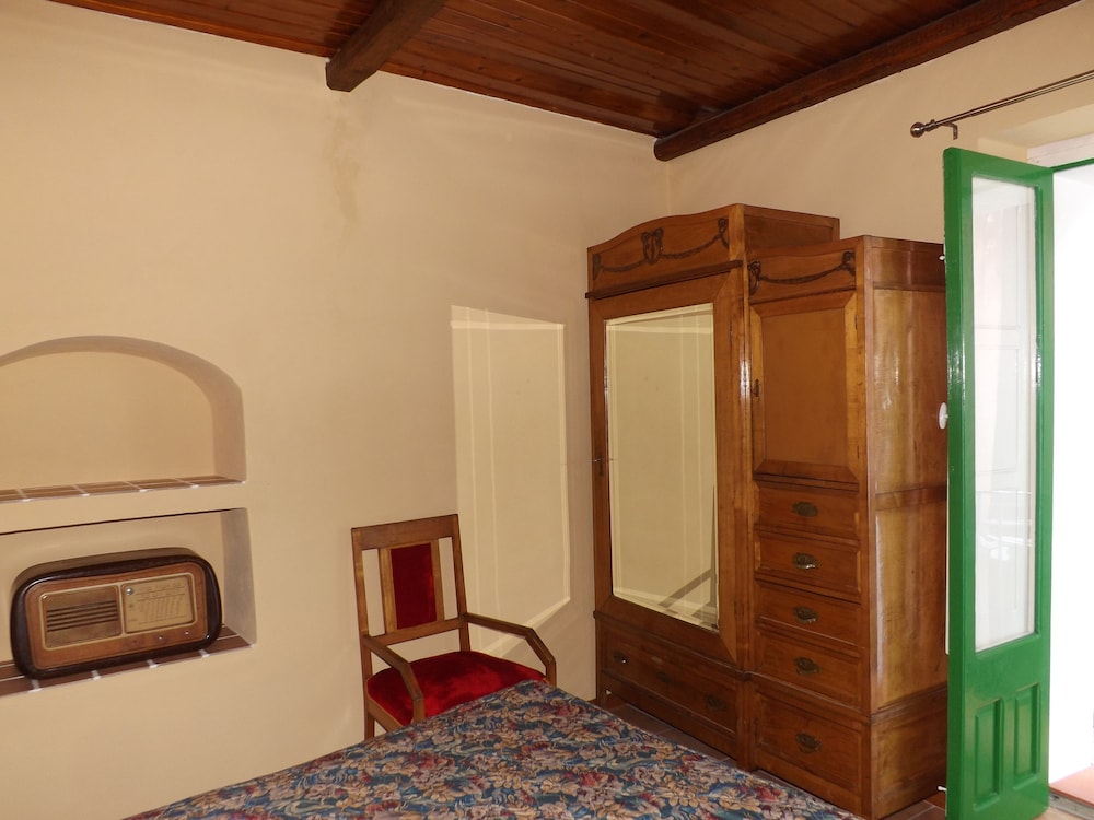 Albergo Diffuso Borgo Santa Caterina "Quartiere Ebraico" — Hotel rooms in Castiglione di Sicilia, Sicily