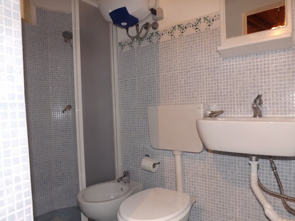 Albergo Diffuso Borgo Santa Caterina "Quartiere Ebraico" — Hotel rooms in Castiglione di Sicilia, Sicily
