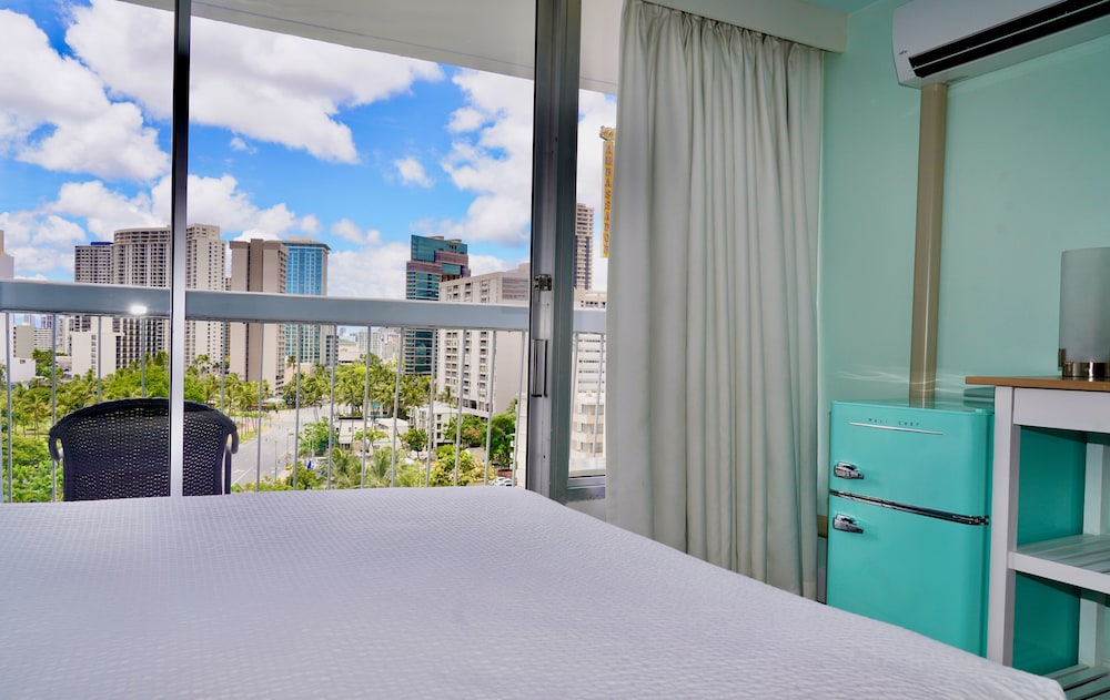 Hotel La Croix — Hotel rooms in Honolulu, Hawaii