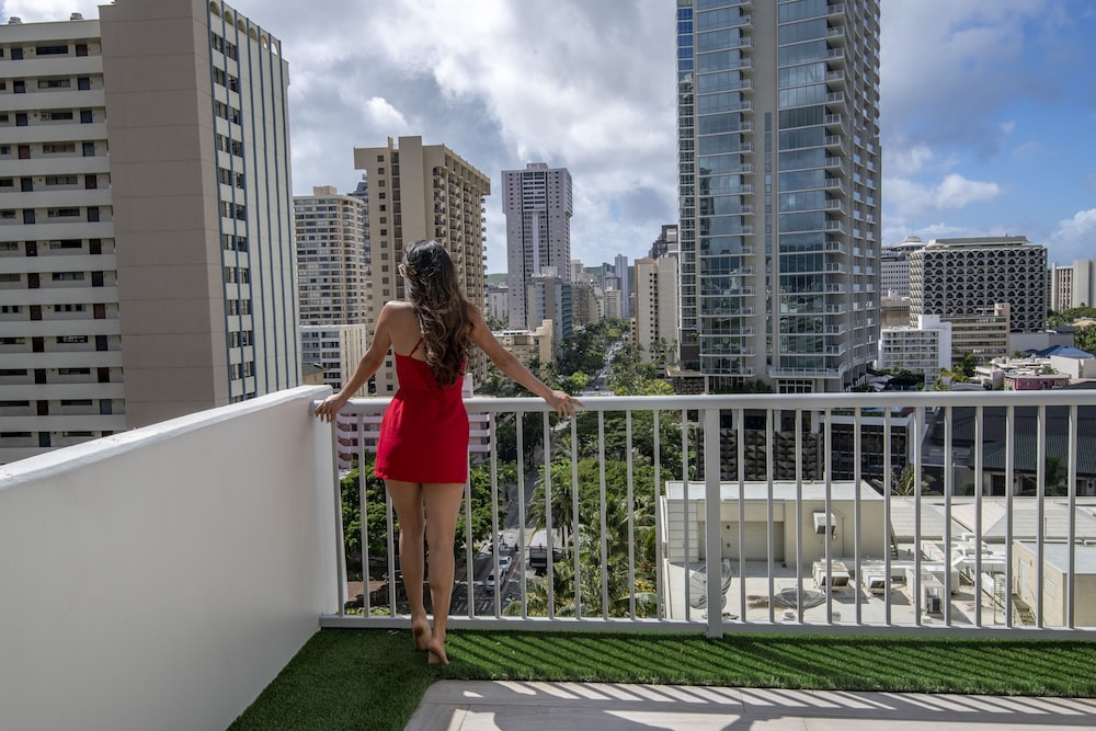 Hotel La Croix — Hotel rooms in Honolulu, Hawaii