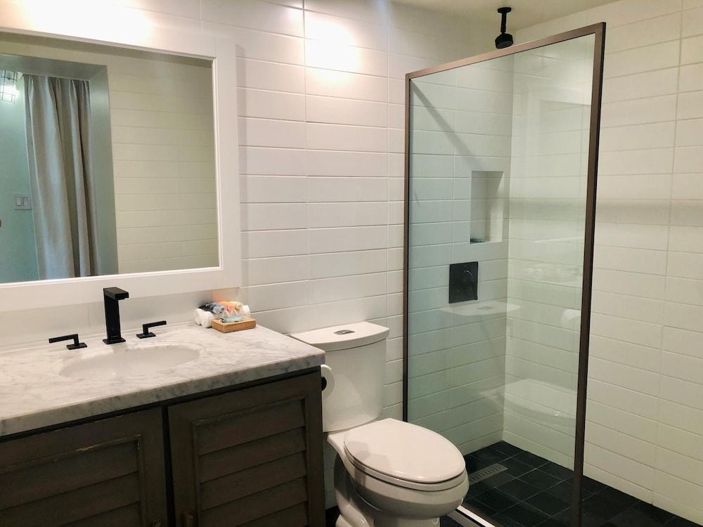 Hotel La Croix — Hotel rooms in Honolulu, Hawaii