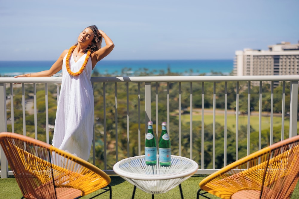Hotel La Croix — Hotel rooms in Honolulu, Hawaii