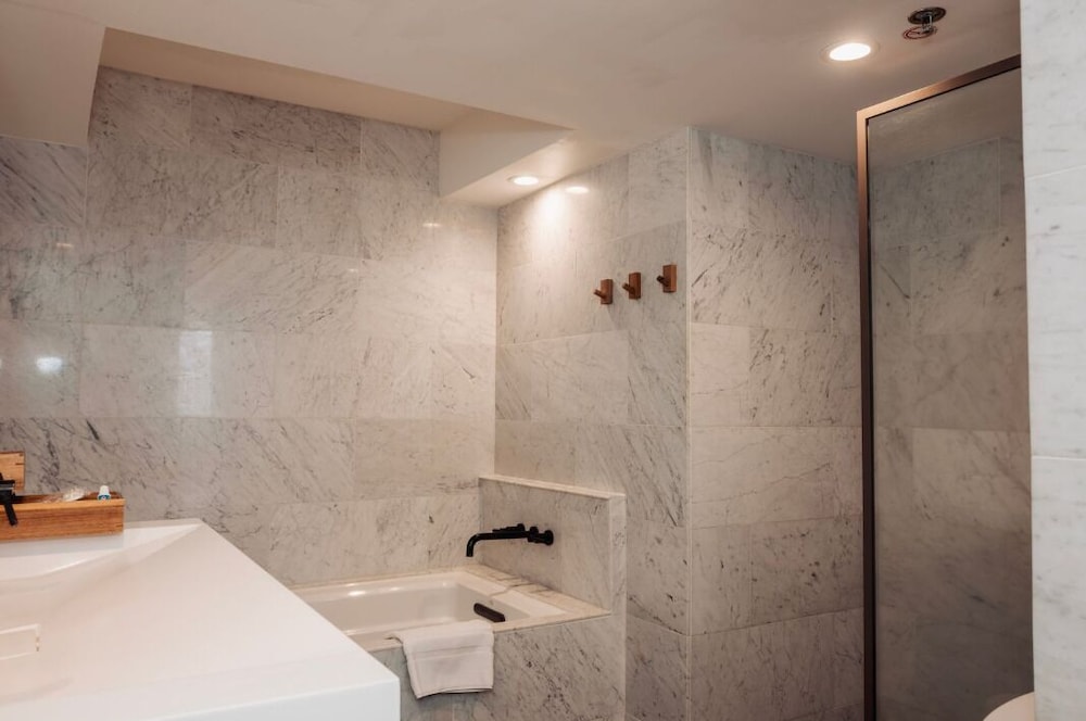 Hotel La Croix — Hotel rooms in Honolulu, Hawaii