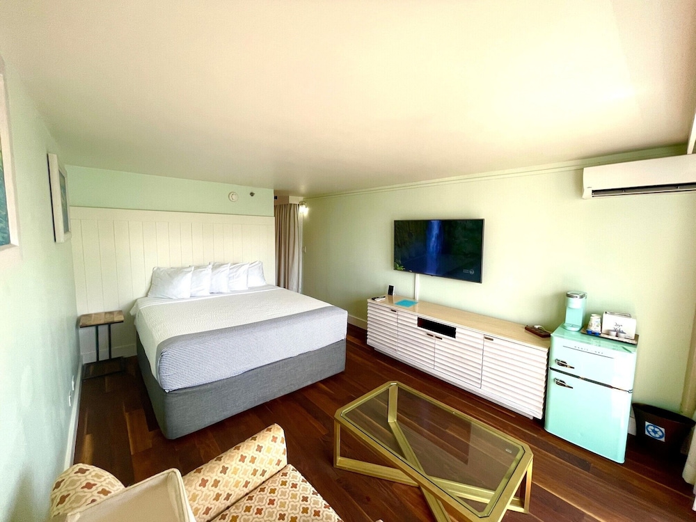 Hotel La Croix — Hotel rooms in Honolulu, Hawaii