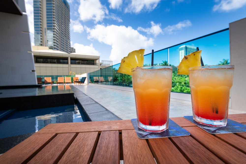 Hotel La Croix — Restaurant & bars in Honolulu, Hawaii