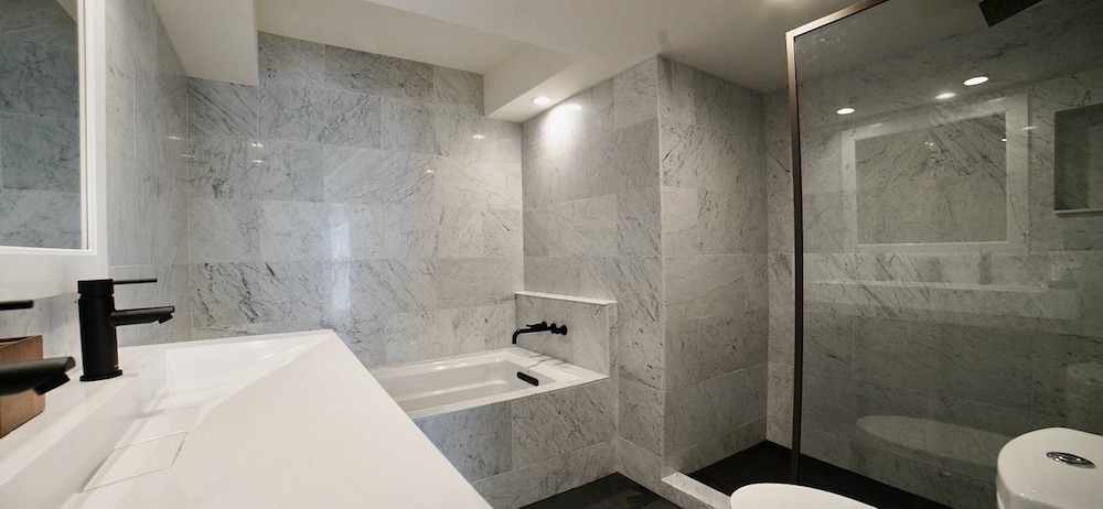 Hotel La Croix — Hotel rooms in Honolulu, Hawaii