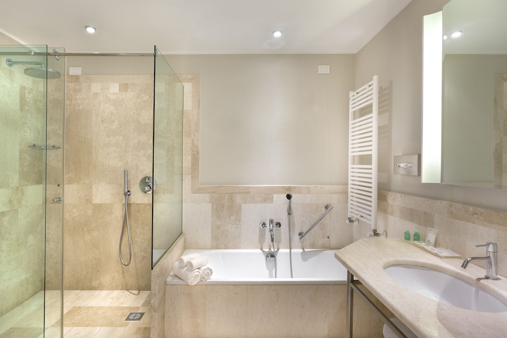 Resort Grande Baia — Hotel rooms in San Teodoro, Sardinia