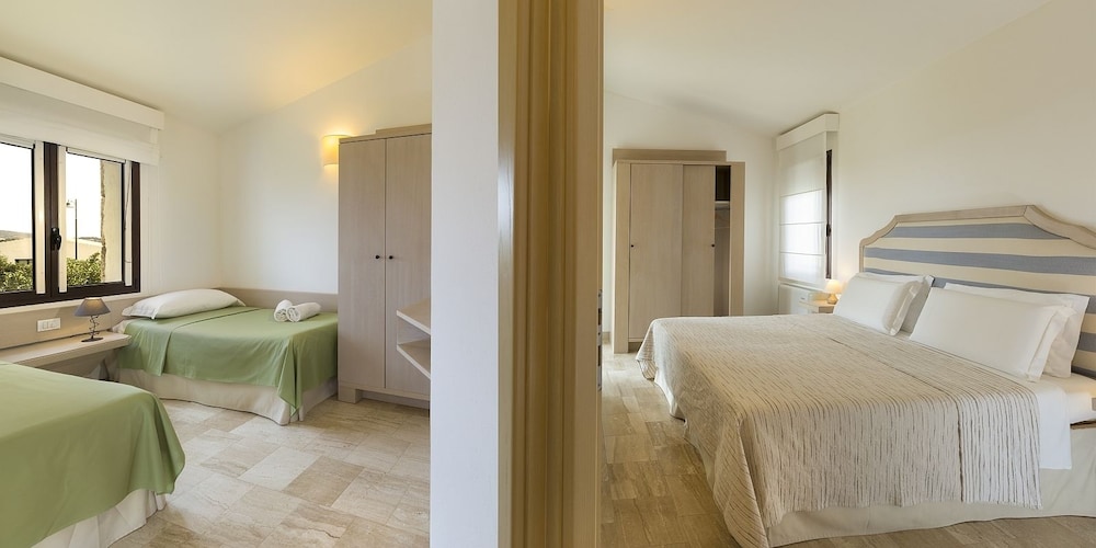 Resort Grande Baia — Hotel rooms in San Teodoro, Sardinia