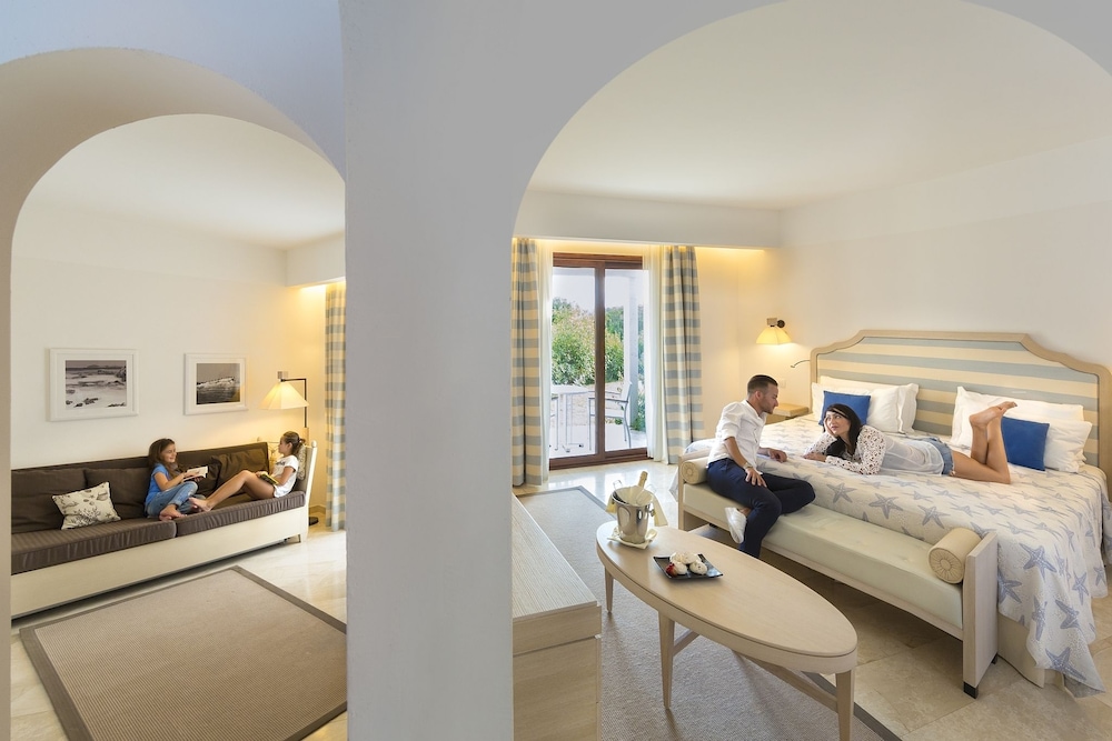 Resort Grande Baia — Hotel rooms in San Teodoro, Sardinia