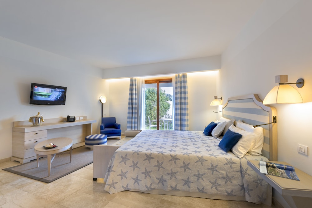 Resort Grande Baia — Hotel rooms in San Teodoro, Sardinia