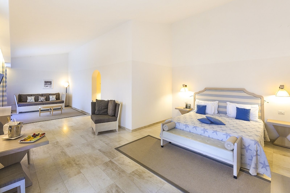 Resort Grande Baia — Hotel rooms in San Teodoro, Sardinia