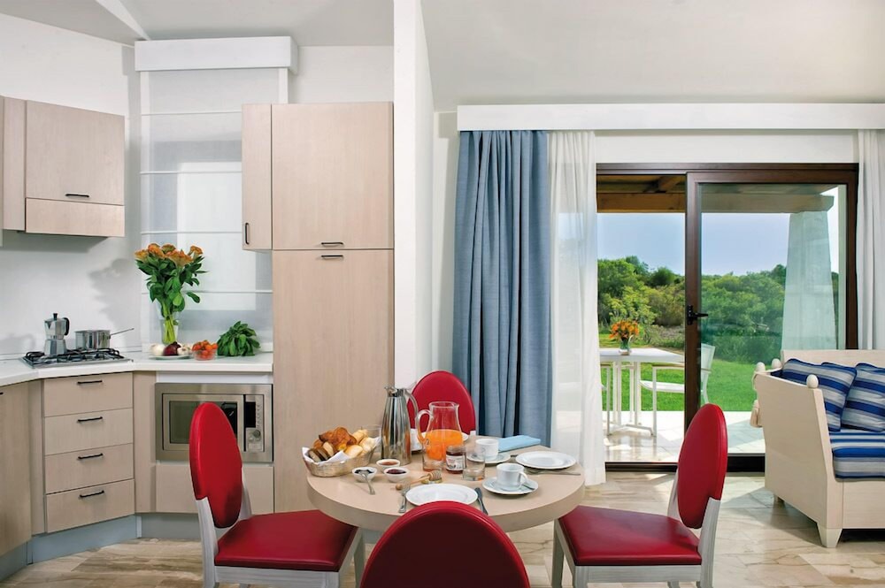 Resort Grande Baia — Hotel rooms in San Teodoro, Sardinia