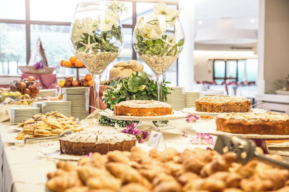 Resort Grande Baia — Restaurant & bars in San Teodoro, Sardinia