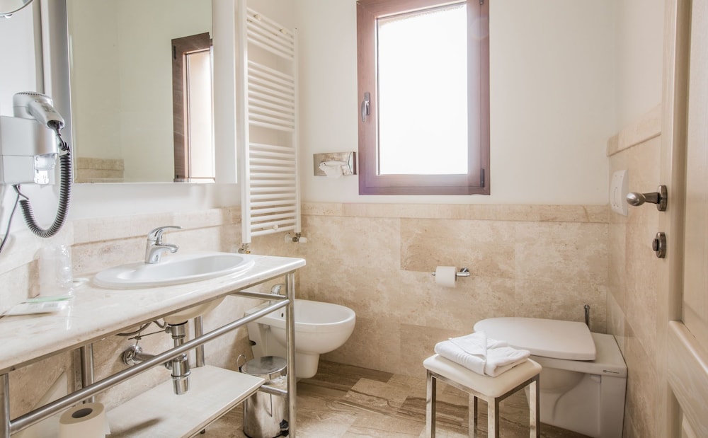 Resort Grande Baia — Hotel rooms in San Teodoro, Sardinia