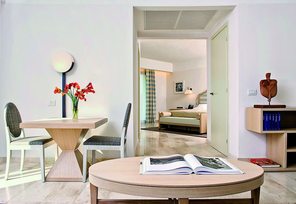 Resort Grande Baia — Hotel rooms in San Teodoro, Sardinia