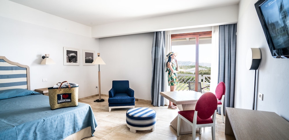 Resort Grande Baia — Hotel rooms in San Teodoro, Sardinia