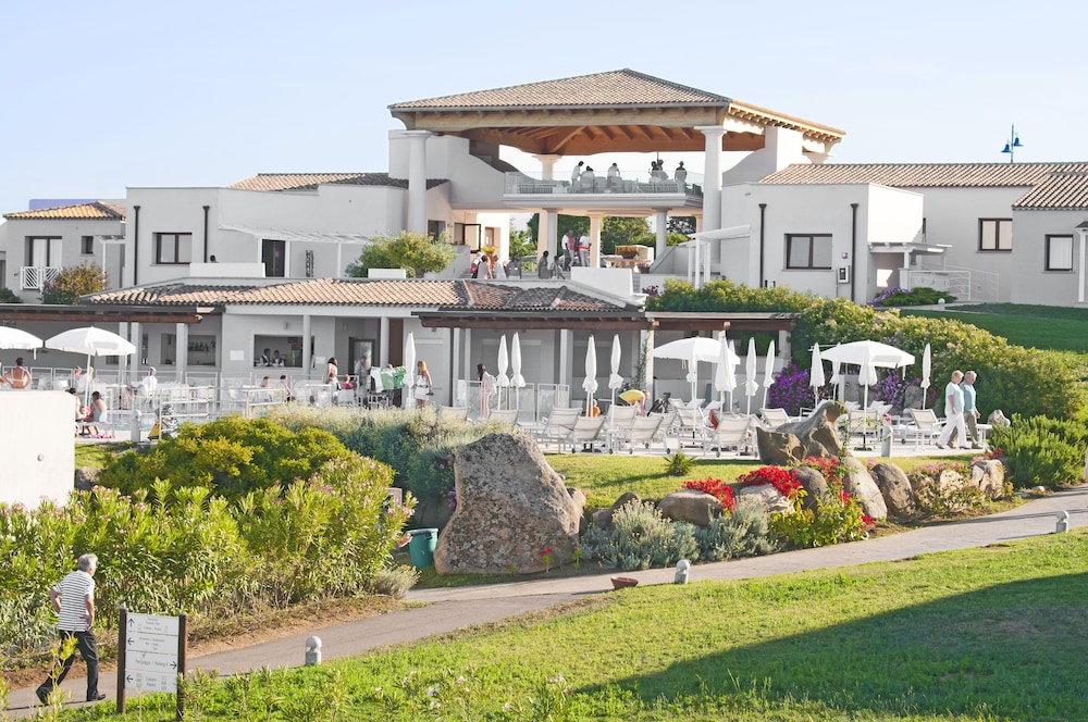 Resort Grande Baia — Hotel building in San Teodoro, Sardinia