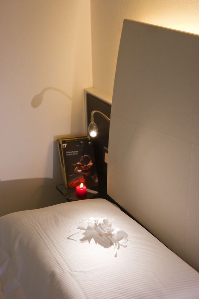 Lungotevere Suite — Hotel rooms in Rome, Lazio