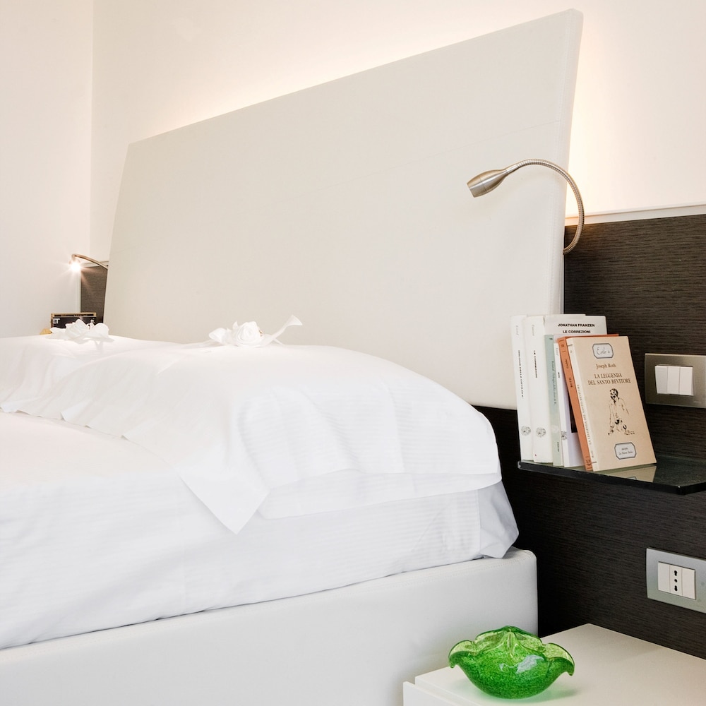 Lungotevere Suite — Hotel rooms in Rome, Lazio