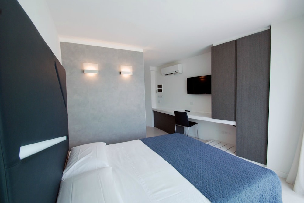 Lungotevere Suite — Hotel rooms in Rome, Lazio