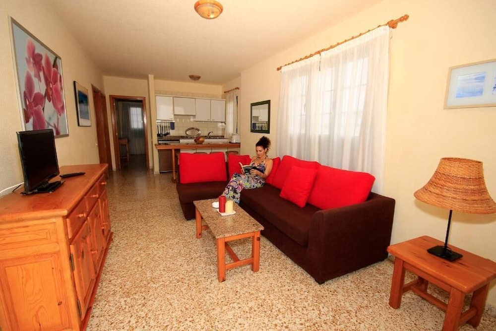 Apartamentos Acuario Sol — Hotel rooms in Puerto del Carmen, Canary Islands