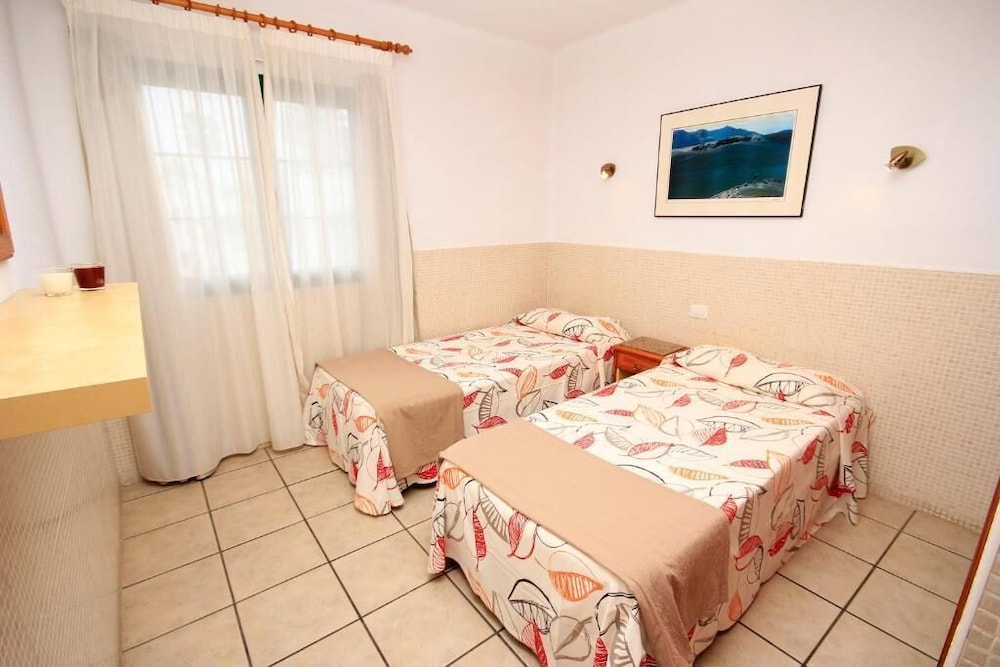 Apartamentos Acuario Sol — Hotel rooms in Puerto del Carmen, Canary Islands