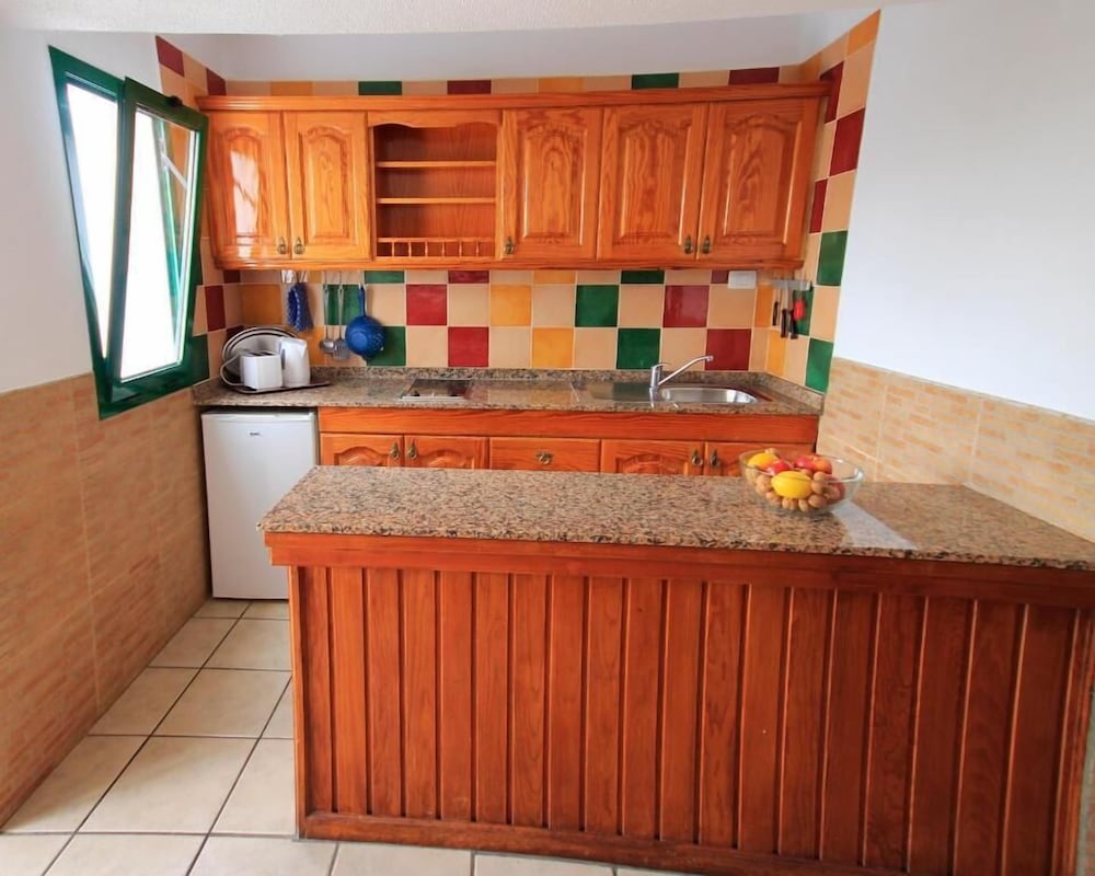 Apartamentos Acuario Sol — Hotel rooms in Puerto del Carmen, Canary Islands