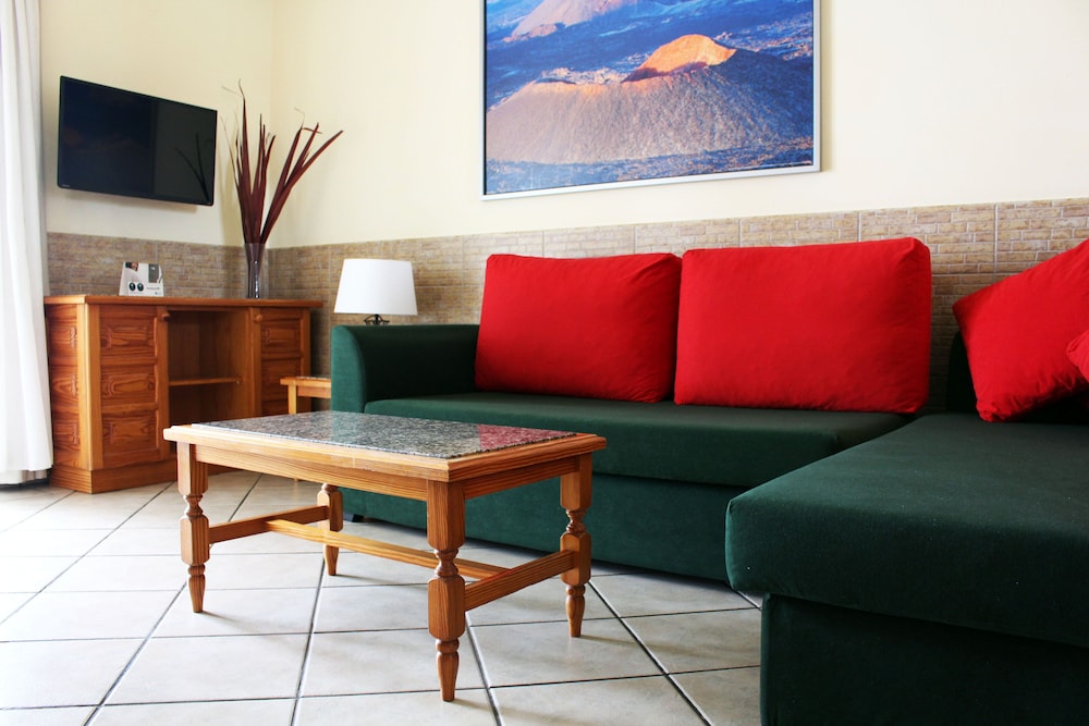 Apartamentos Acuario Sol — Hotel rooms in Puerto del Carmen, Canary Islands